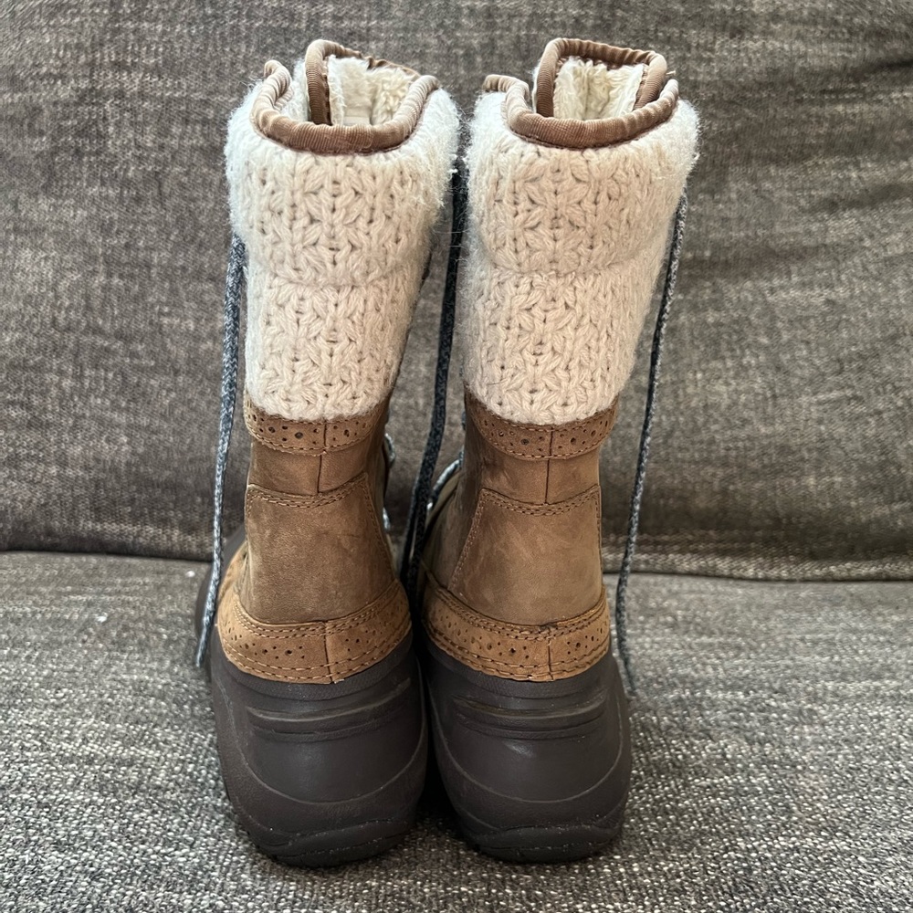 Snow Boots - Picture 3 of 4